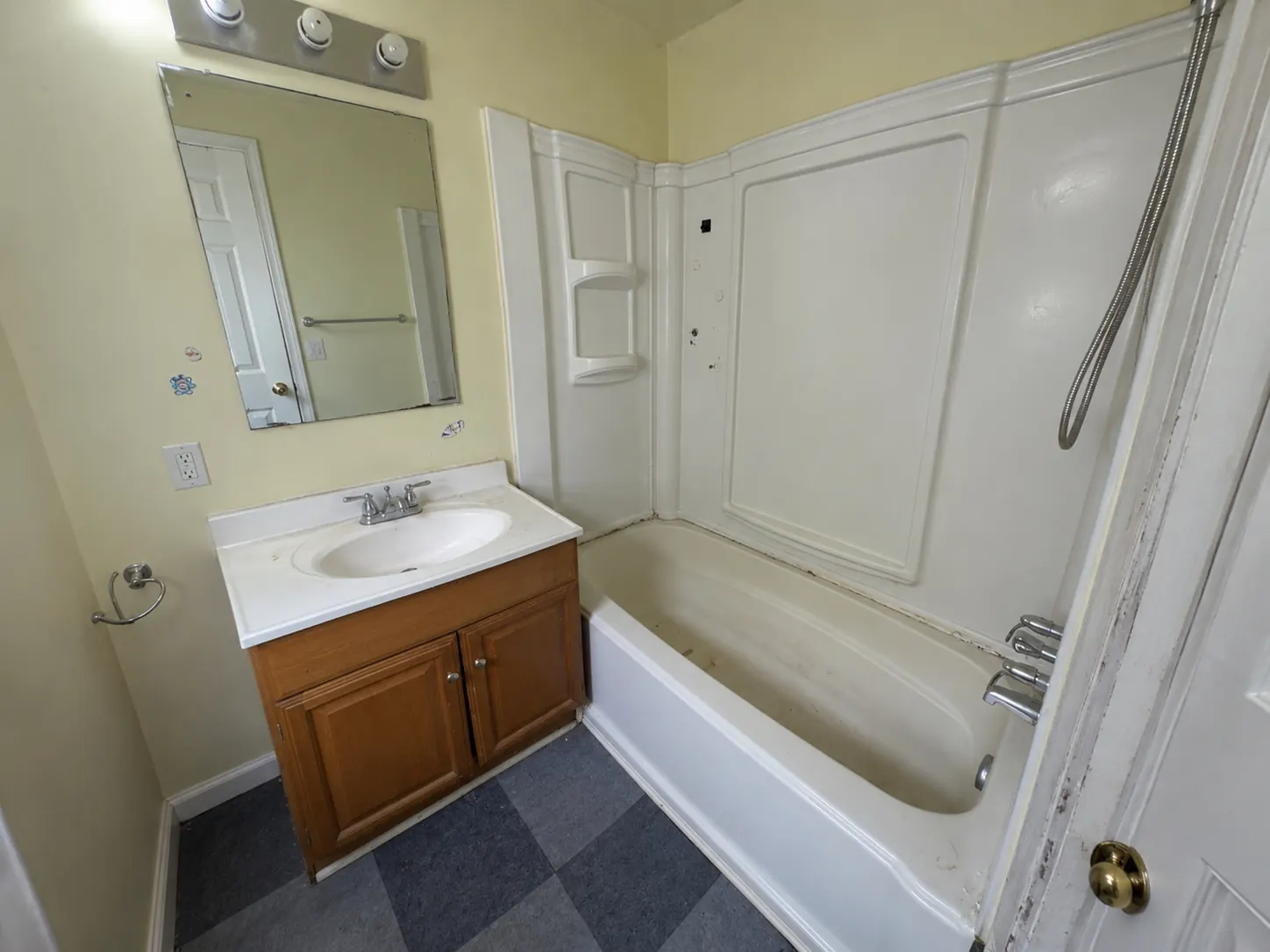 Bathroom before renovation